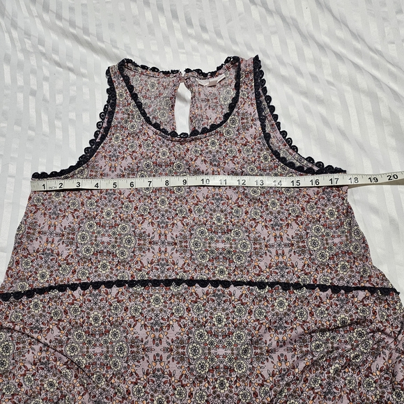 Floral Sleeveless Top - Pink and Black - Picture 3 of 7
